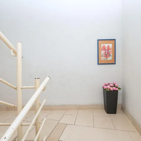 Apartment By The Sea - 21425 Makarska