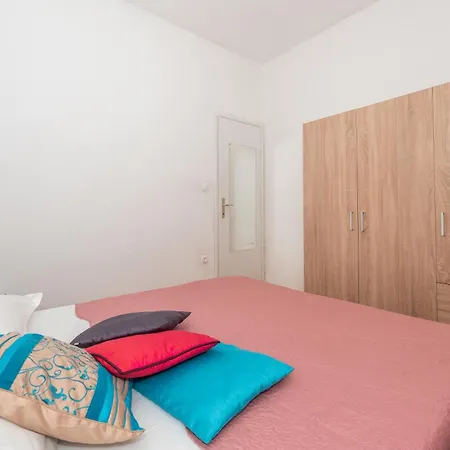 Apartment By The Sea - 21425 Makarska