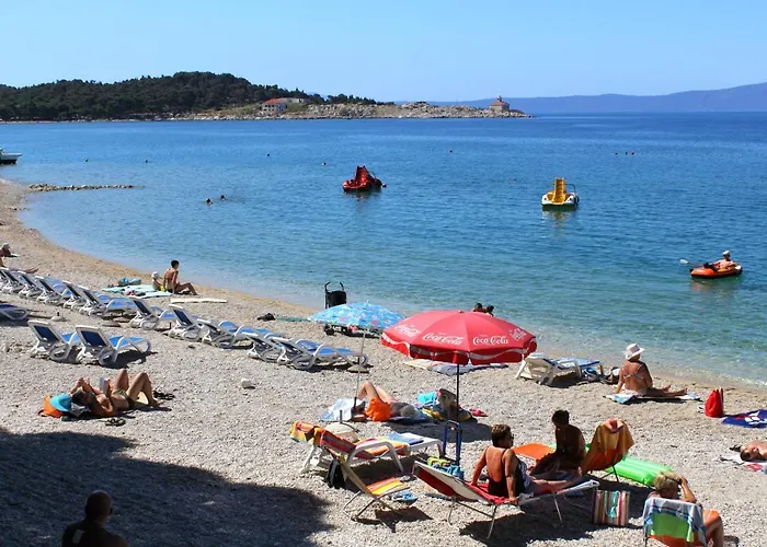 By The Sea - 21425 Daire Makarska