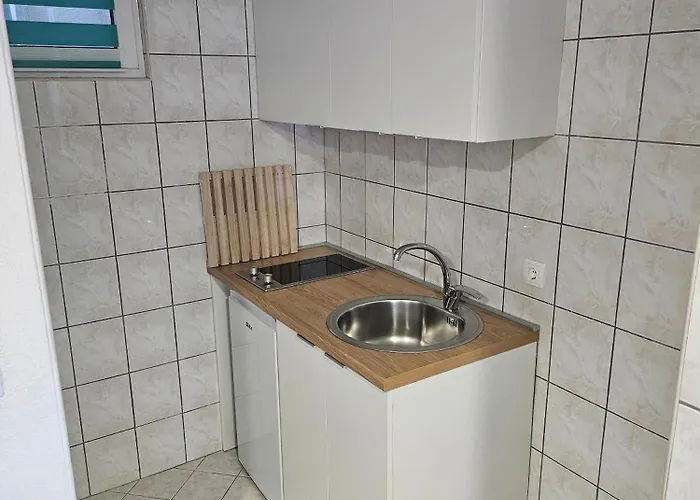 By The Sea - 21425 * 马卡尔斯卡